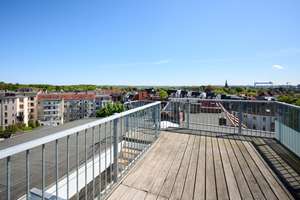 Altbau-Dachgeschosswohnung mit Kamin und privater Dachterrasse am Adolfplatz — 127m², provisionsfrei