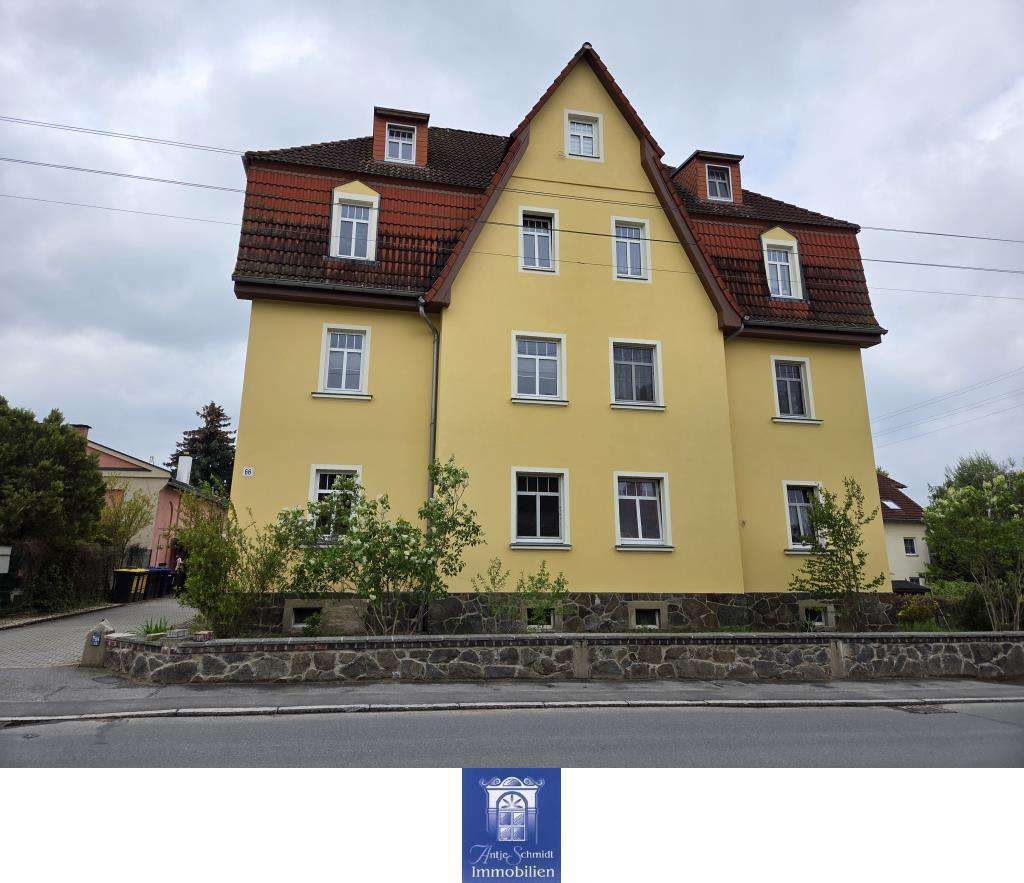 Ideale Wohnung mit großem Balkon und Blick ins Grüne!