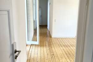 ***Kernsaniert: Helle 2 Zi. Altbauwohnung mit Balkon, zentrale Lage*** – Bunsenstraße 1, 65203 Biebrich, Wiesbaden – Vorschaubild 2
