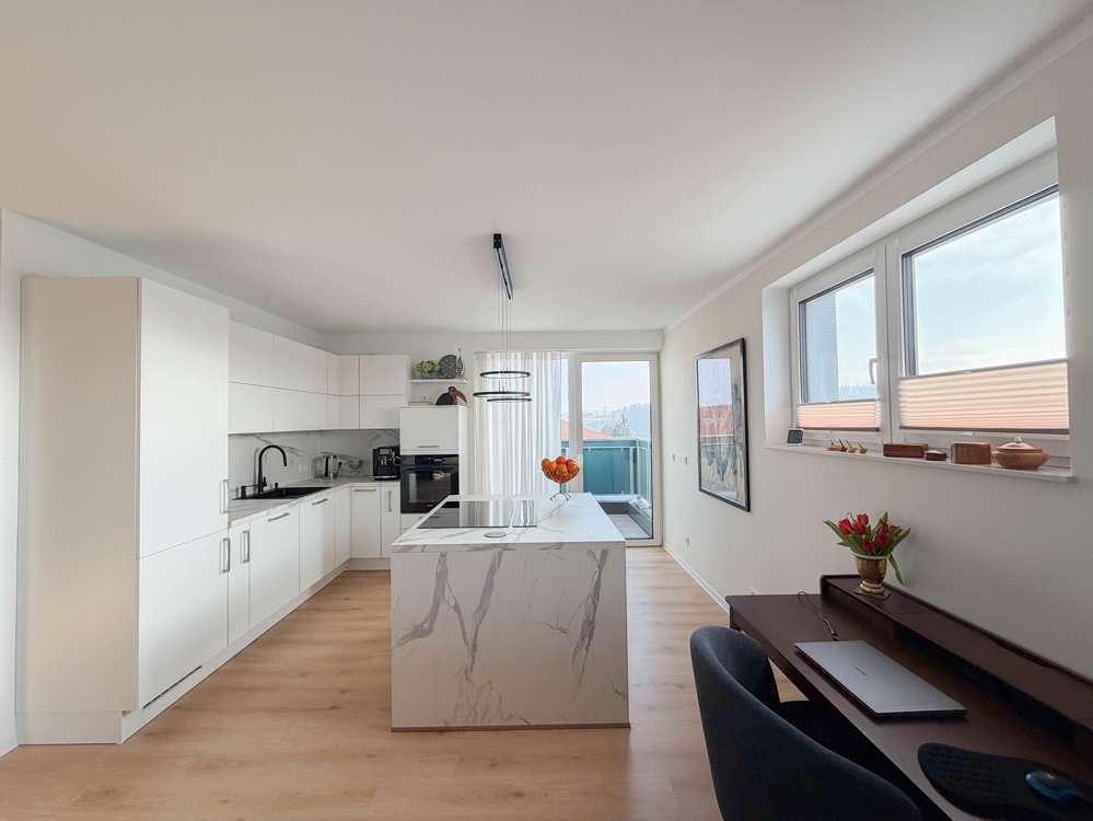 Immobilie in Dörfles-Esbach - Exklusive neuwertige Dachgeschosswohnung mit Dachterrasse, Aufzug & Veste-Blick - Bild 4