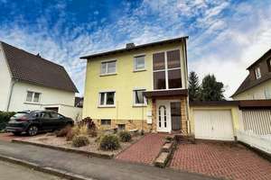 Freistehendes Ein- bis Zweifamilienhaus in ruhiger Lage von Niestetal – Die vollständige Adresse der Immobilie erhältst du vom Anbieter., 34266 Niestetal – Vorschaubild 1