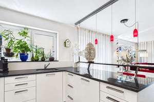 Einziehen & Wohlfühlen: Moderne 5-Zimmer-Wohnung mit Westbalkon und zwei Tiefgaragen-Stellplätzen – Die vollständige Adresse der Immobilie erhältst du vom Anbieter., 70771 Leinfelden-Echterdingen – Vorschaubild 4