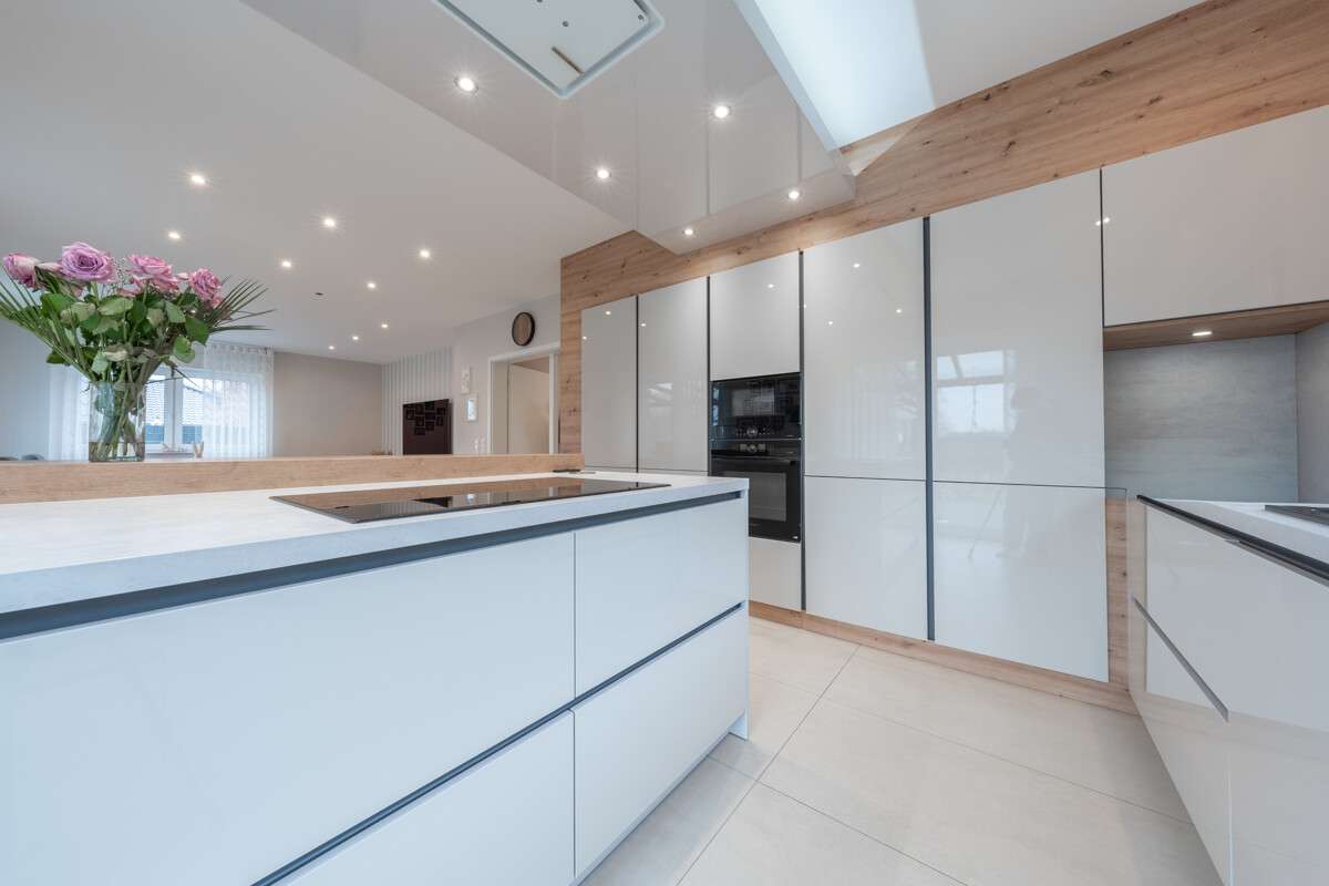 Immobilie in Bippen - Modernes Familienanwesen

Großzügigkeit, Design und Zukunftssicherheit in perfekter Harmonie - Bild 10