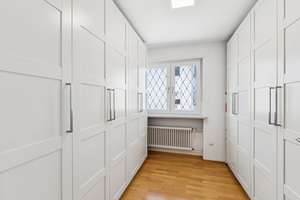 Stilvolle Doppelhaushälfte mit schönem Garten und Außenpool in begehrter Lage von München-Trudering – Die vollständige Adresse der Immobilie erhältst du vom Anbieter., 81825 Gartenstadt Trudering, München – Vorschaubild 12