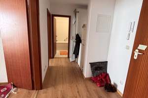 Helle 2 ZKB - 54 m² mit EBK + neuem Laminat Wi-Südost € 760,- + NK – Hohenstaufenstraße 10 B, 65189 Südost, Wiesbaden – Vorschaubild 3