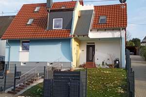 freistehendes Einfamilienhaus mit Einliegerwohnung, saniert und voll möbliert