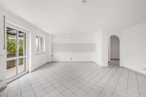 Helle 3-Zimmer-Wohnung mit Balkon, Garage & Garten-Blick in München Moosach – Dachauer Straße 354A, 80993 Alt-Moosach, München – Vorschaubild 2