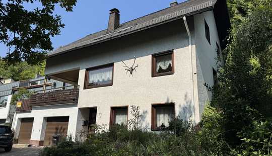 Bild von Gepflegtes Einfamilienhaus mit zwei Garagen in ruhiger Anliegerstraße