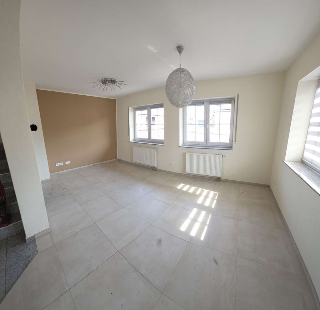 Immobilie in Hammelburg - Doppelhaushälfte mit Carport u. zusätzl. Gartengrundstück - Bild 2