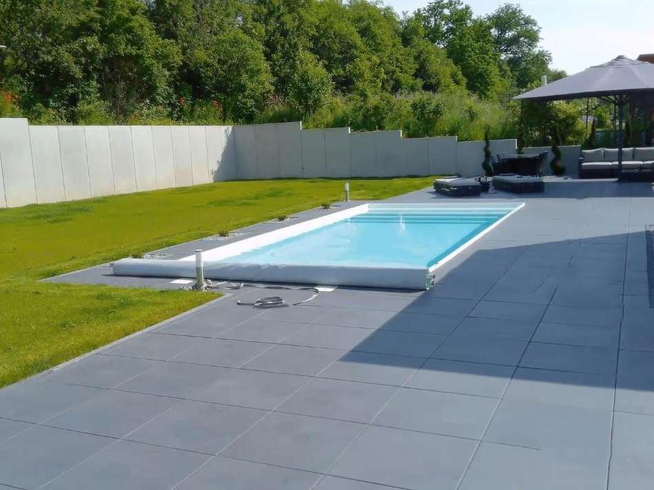 Garten mit beheiztem Pool