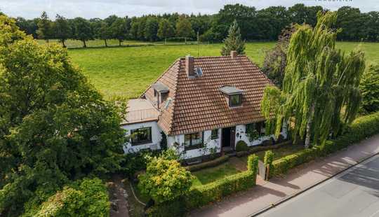 Bild von **"Bad Zwischenahn: Altbau mit Charakter und Entwicklungspotenzial auf traumhaftem Grundstück**