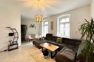 "Einladende 3-Zimmer-Erdgeschosswohnung mit Balkon und Einbauküche"