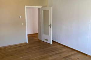 TOP!!! Über den Dächern, genialer Balkon!!! Aufzug!!! – Luxemburgstr. 4, 65189 Mitte, Wiesbaden – Vorschaubild 7