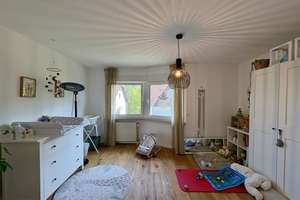 „Wohntraum Rheinhessen“
Stilvoll modernisiertes Reihenmittelhaus
in ruhiger Lage von Nackenheim – Die vollständige Adresse der Immobilie erhältst du vom Anbieter., 55299 Nackenheim – Vorschaubild 12