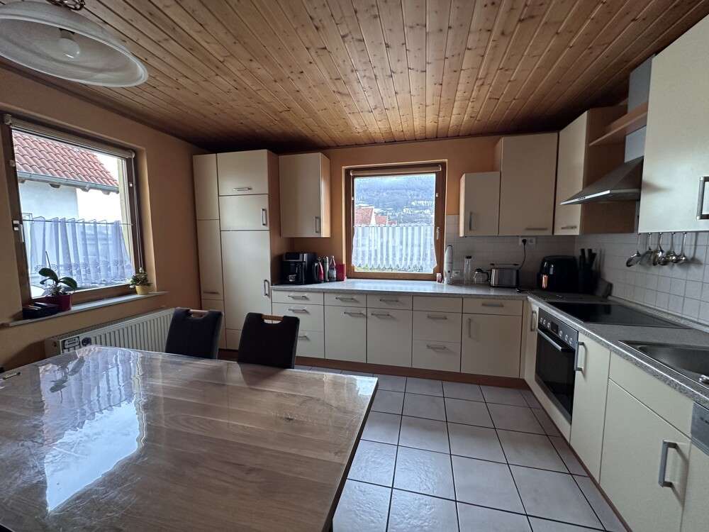 Immobilie in Miltenberg - Hell, großzügig, familienfreundlich: Einfamilienhaus mit großem Garten und zwei Garagen - Bild 2