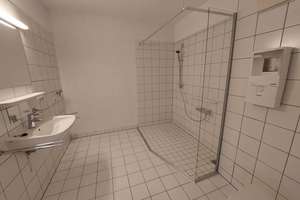 Dachgeschoss mit Lift! Helle renovierte 2 RWG mit ebenerdiger Dusche zu vermieten! – Lockwitzer Straße 15, 1219 Strehlen, Dresden – Vorschaubild 7