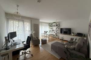 Charmante, helle 3-Zimmer-Wohnung mit Balkon und Einbauküche in München-Neuhausen – Die vollständige Adresse der Immobilie erhältst du vom Anbieter., 80634 Neuhausen, München – Vorschaubild 2