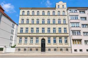 Attraktive Familienwohnung: Vermietete Altbaueinheit mit Balkon in Leipzig – Die vollständige Adresse der Immobilie erhältst du vom Anbieter., 4275 Südvorstadt, Leipzig – Vorschaubild 1