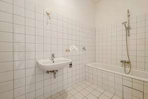 WOHNJUWEL MIT POTENZIAL! GROßZÜGIG GESCHNITTENE & HELLE WOHNUNG AM REGIERUNGSVIERTEL! PROVISIONSFREI – Alt-Moabit 137, 10557 Moabit, Berlin – Vorschaubild 13