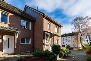 Raum für Familie und Anspruch – Modernes Reihenendhaus mit Garten und vier Zimmern. – Die vollständige Adresse der Immobilie erhältst du vom Anbieter., 42655 Solingen-Mitte, Solingen – Vorschaubild 2