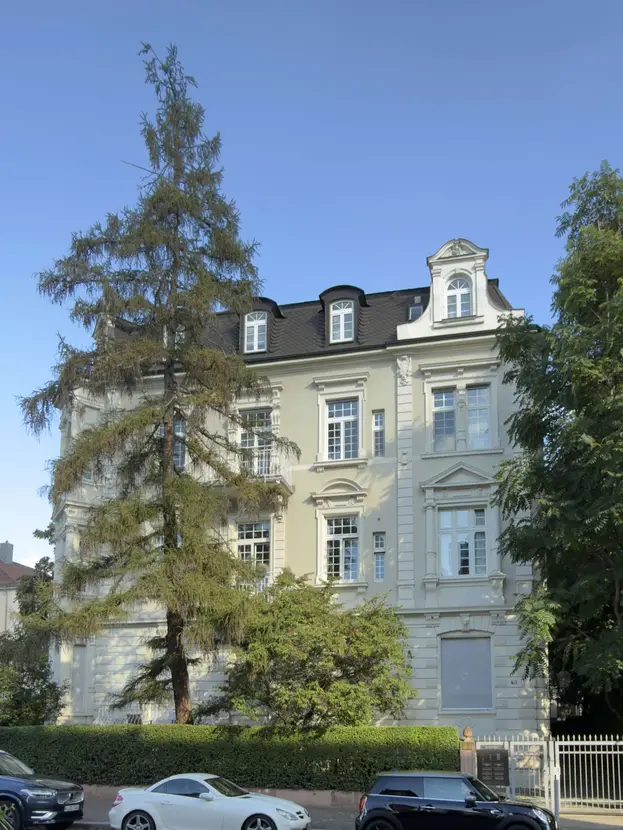 BEZUGSFREI Westend: Helle 3-Zimmer-Altbauwohnung mit großem Süd-Balkon — Foto 2