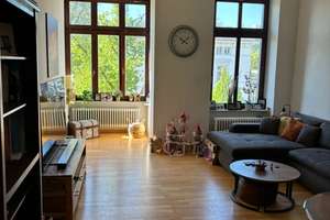 *attraktive 4-Zimmer-Altbauwohnung*