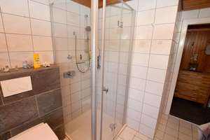 Viel Platz + schöner Garten: Großes Zweifamilienhaus mit 8 Zimmern, Keller + Garage. – Die vollständige Adresse der Immobilie erhältst du vom Anbieter., 31246 Lahstedt – Vorschaubild 9