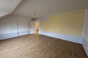 3 Zimmer -Dachgeschoss - gepflegt