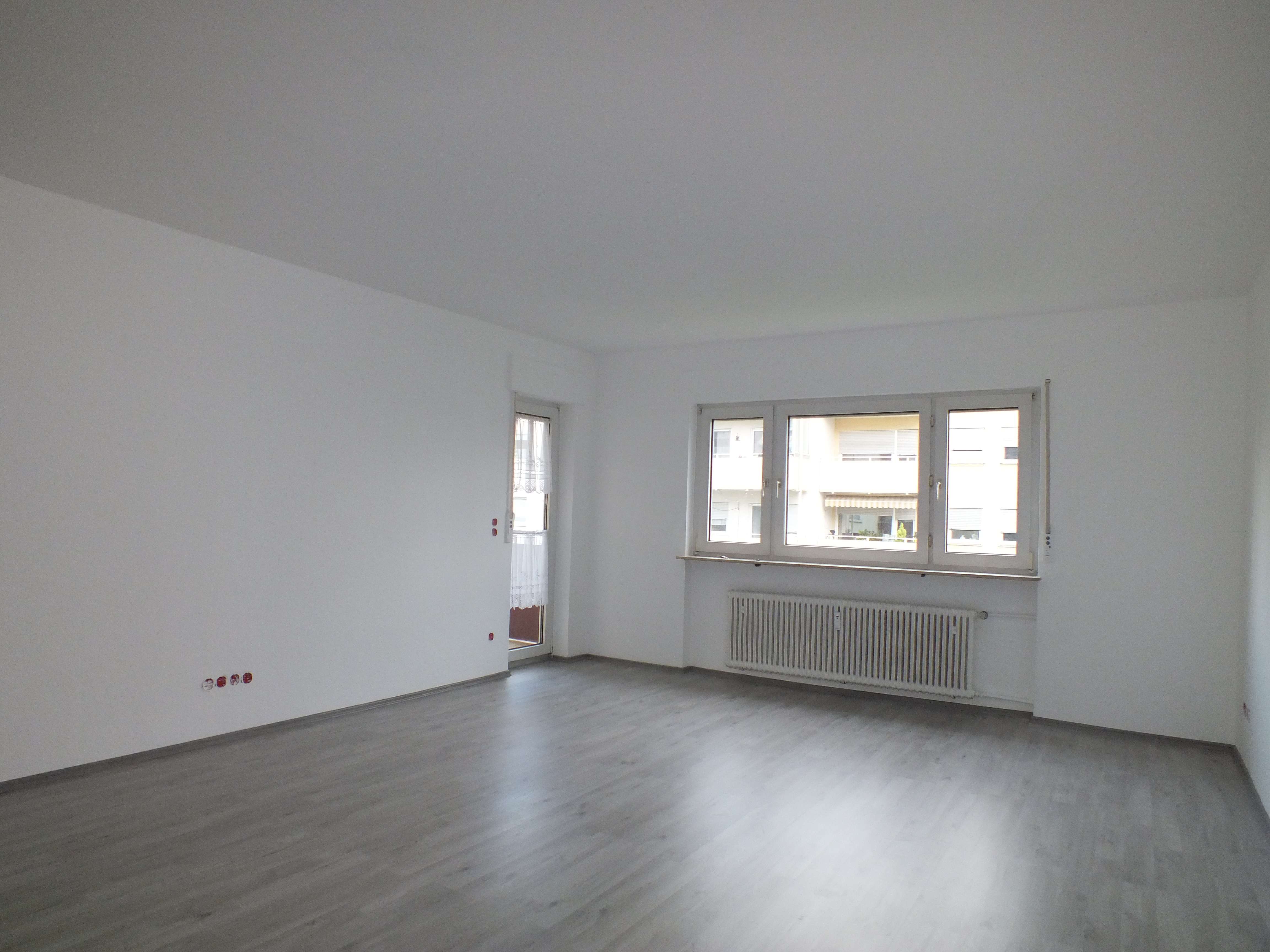 Immobilie in Nauheim - Frisch renovierte 3 Zimmer Wohnung mit ca. 75m² Wohnfläche mit Balkon und Garage - Bild 3