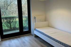 Business-Studio (1-Zimmer Appartment) mit kleiner Terasse, kernsaniert und vollmöbliert – SPANDAUER STR 22, 40599 Hassels, Düsseldorf – Vorschaubild 2
