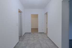 Sofort bezugsfrei! Renovierte 3-Zi-ETW im ruhigen Innenhof, mit Balkon, EBK und guter Infrastruktur – Die vollständige Adresse der Immobilie erhältst du vom Anbieter., 81475 Fürstenried-West, München – Vorschaubild 5