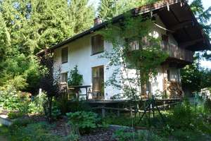 Für Naturliebhaber: renoviertes Haus Nähe Chiemsee, fast Alleinlage + Bergblick – Die vollständige Adresse der Immobilie erhältst du vom Anbieter., 83236 Übersee – Vorschaubild 2