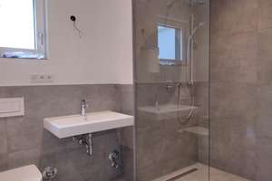 Stilvolle 3-Zimmer-EG-Wohnung mit gehobener Innenausstattung mit Terrasse und EBK – Däumlingstraße 4, 81739 Waldperlach, München – Vorschaubild 9