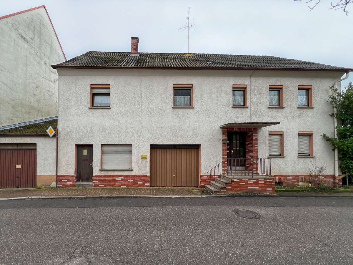 Handwerker & Investoren aufgepasst – Vermietetes 1-2 Familienhaus mit Sanierungspotenzial, Karlsruhe Kreis – Bild 2