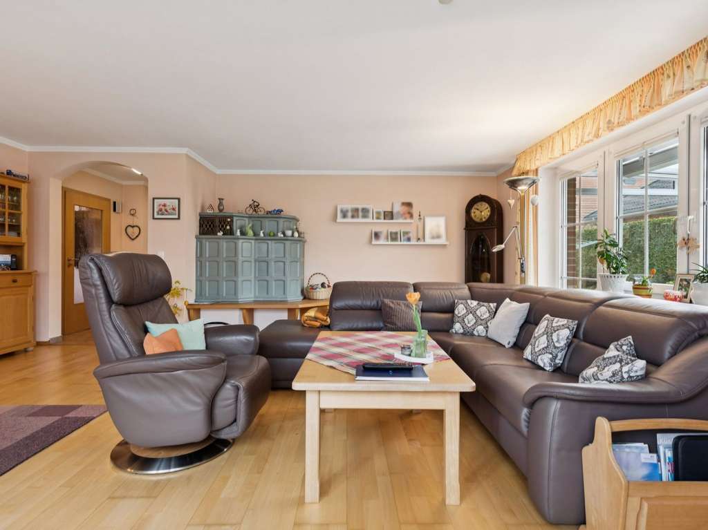 Immobilie in Winnemark - Modernes Familienhaus mit Wintergarten, Kachelofen und Doppelgarage in Winnemark - Bild 4