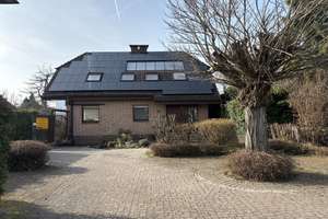 Großzügiges Einfamilienhaus mit 7 Zimmern, Garten und Balkon in Oberursel-Oberstedten