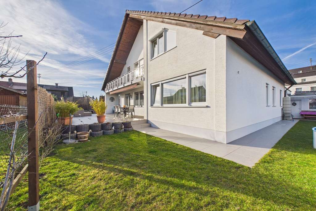 Immobilie in Gablingen - Modernisiertes, energieeffizientes Zweifamilienhaus mit Wintergarten und Pool - Bild 1