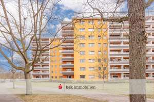 Sanierte 3-Zimmer-Wohnung mit zwei Stellplätzen