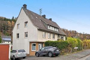 Attraktives 6 Familienhaus in ruhiger Lage – ideal für Kapitalanleger