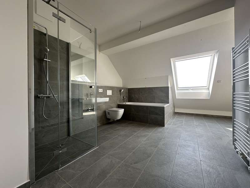 **Erstbezug** Gemütliche 4-Raum-Wohnung mit Loggia in Dresden-Friedrichstadt - Photo 2