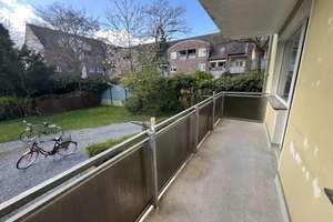 Renovierte & sanierte 4 Zi-Whg. mit S-W Balkon, Hochparterre, gepflegtes 6 Parteienhaus in Hassels