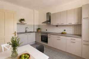 Sonnige 2-Zimmer-Wohnung mit großem Balkon in Düsseldorf-Heerdt – Eupener Strasse 33, 40549 Heerdt, Düsseldorf – Vorschaubild 2