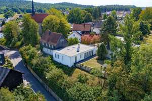 Außergewöhnliches Wohnensemble in Rödental-Einberg: Historisches Wohnhaus mit modernem Bungalow – Die vollständige Adresse der Immobilie erhältst du vom Anbieter., 96472 Rödental – Vorschaubild 1