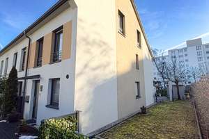 Neu- & hochwertiges REH mit gepflegten Garten, hochwertiger Einbauküche, 2 Stellplätzen – zeitnah fr – Die vollständige Adresse der Immobilie erhältst du vom Anbieter., 95448 Hammerstatt/St. Georgen, Bayreuth – Vorschaubild 1