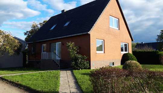 Bild von 7 Zimmer Einfamilienhaus mit großzügigem Grundstück und Wasseranschluss