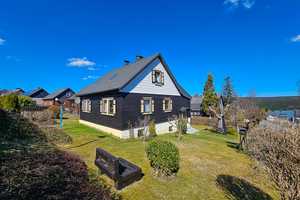 Einfamilienhaus in ruhiger Lage von Johanngeorgenstadt mit Werkstatt, Veranda, Garage und Carport – Erzgebirgskreis – Vorschaubild 1