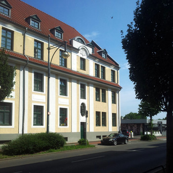 Krefeld, zentral gelegen:  8 Parteienhaus, ansprechendes Denkmal, gut vermietet !