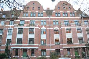 Stilvolle Altbauwohnung mit Balkon in sanierter Jugendstilvilla  