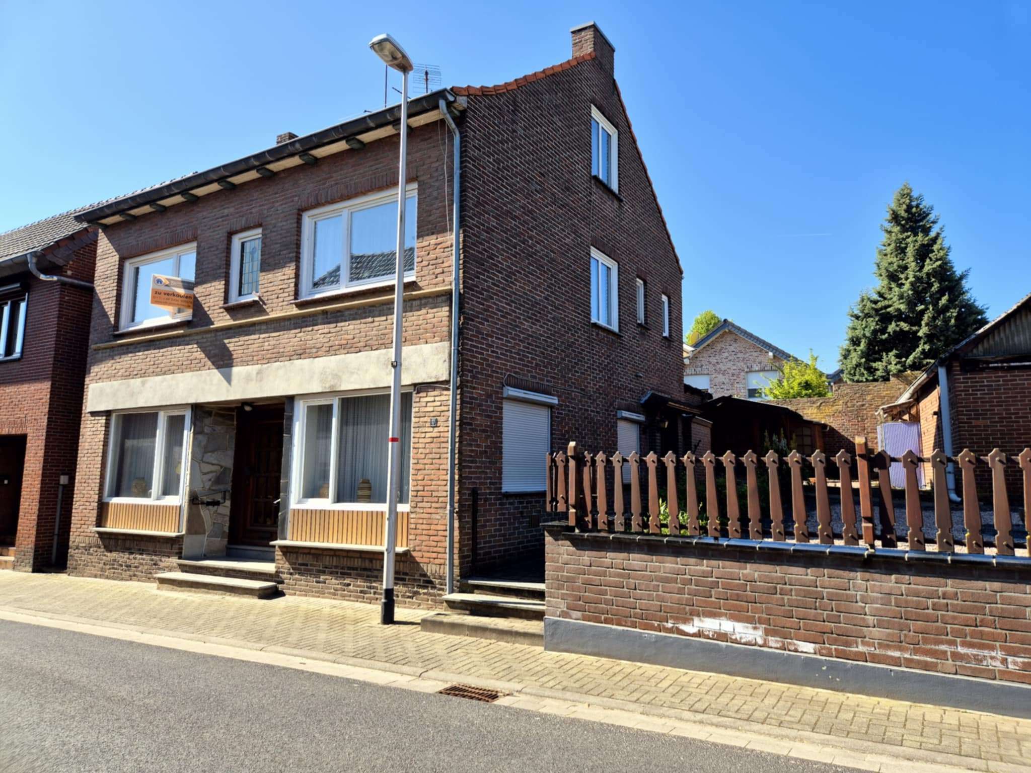 Vielfältiges Einfamilienhaus mit weiterer Ausbaureserve in einer ruhigen Lage…, Heinsberg Kreis – Bild 1