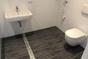 Helle 2-Zimmer Dachgeschosswohnung in Augsburg-Pfersee mit Einbauküche  – Brunnenbachstraße 8, 86157 Pfersee-Süd, Augsburg – Vorschaubild 5